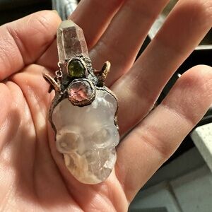 Flower agate skull necklace